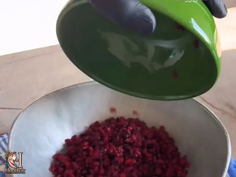 آموزش سس زرشک خانگی با روغن زیتون و عسل