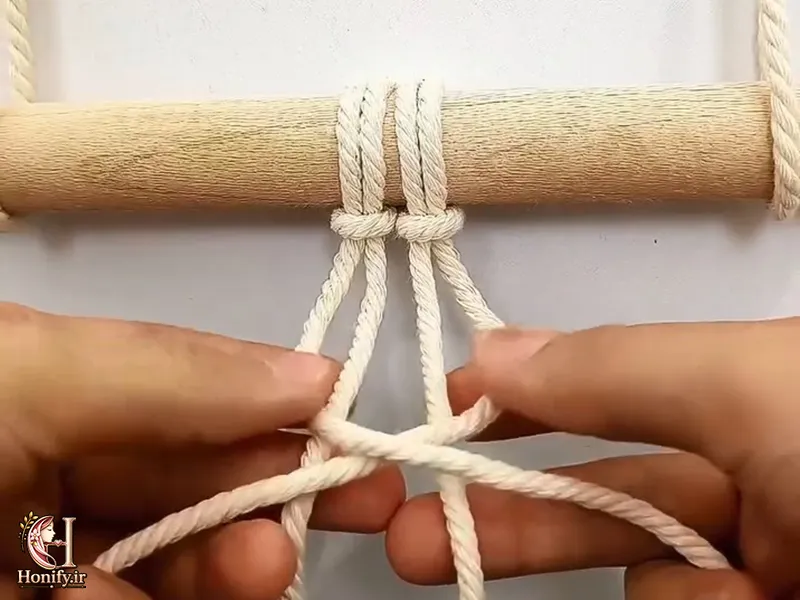 مراحل اولیه بافت گره گل مکرومه بافی با عبور نخ از میان گره ها