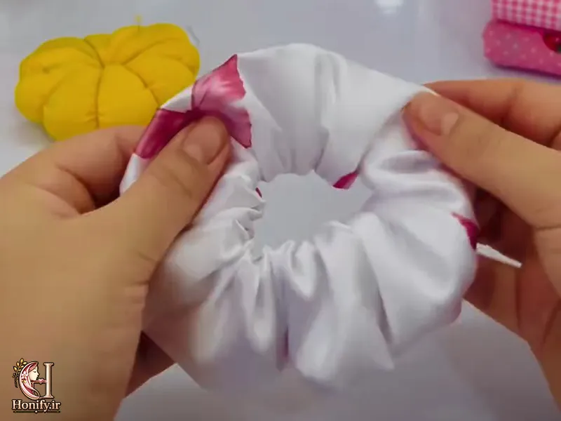 آموزش دوخت اسکرانچی پارچه ای در خانه