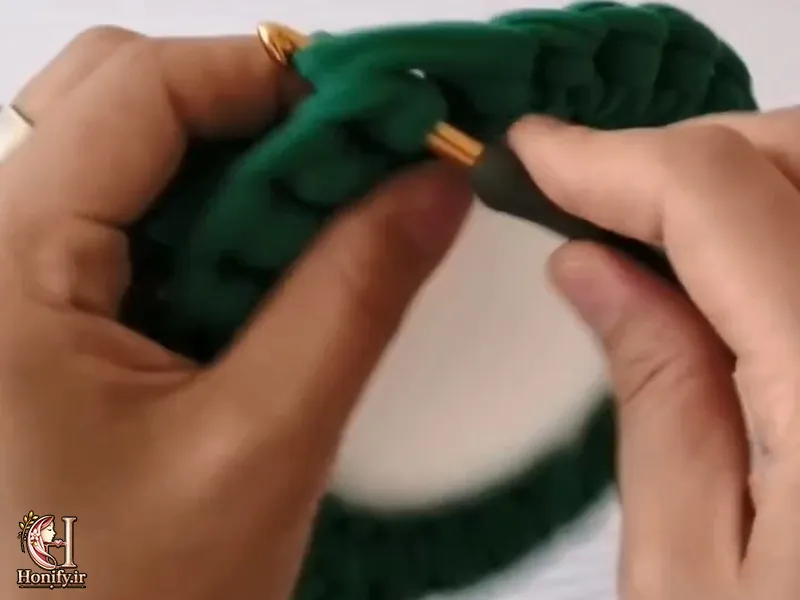 روش صحیح دورگیری کفی در تریکوبافی؛ از شلال تا بافت نهایی